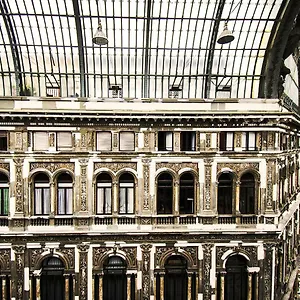 Pensión Domus Sibyllina, Galleria Umberto I, Nápoles